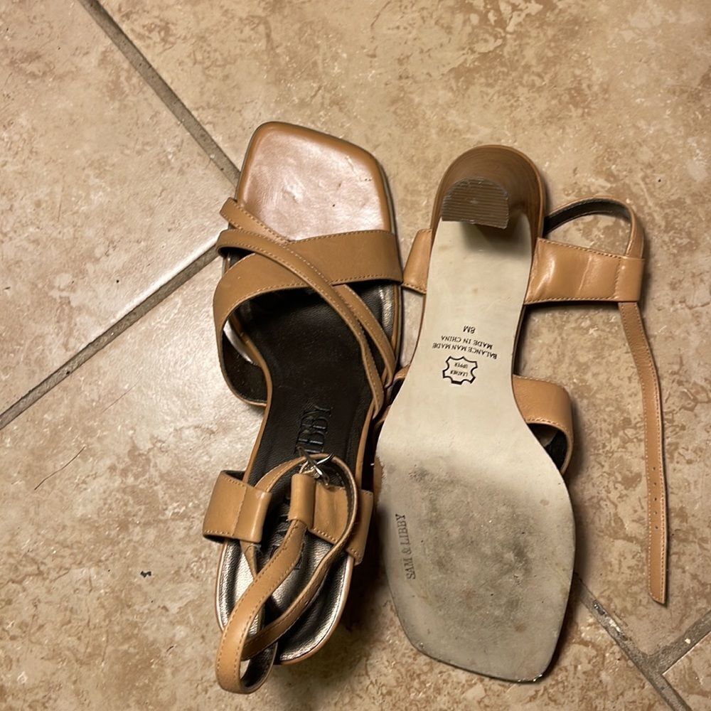 Tan shoes  - Picture 3 of 3